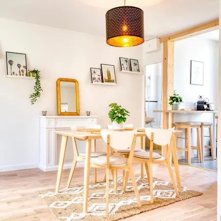 Le Petit Coin De La Rue Basse