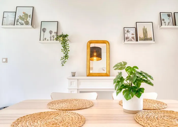 Le Petit Coin De La Rue Basse